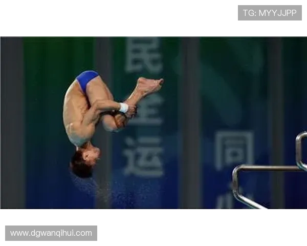 从基础动作到高难度技巧全面解析现代跳水运动的发展与魅力展示全