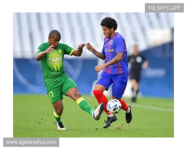 上海海港与武汉三镇激战正酣 上演中超强强对话 引领联赛新潮流