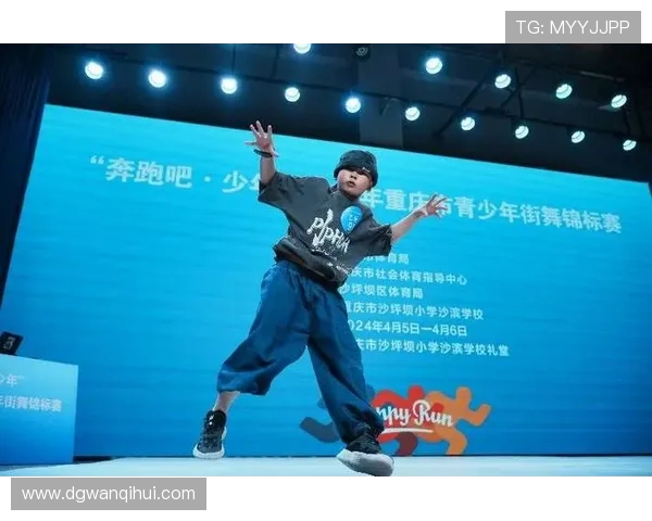 重庆攀岩队在全国街舞大赛中的力量表现引发热议与赞赏 重庆攀岩队在全国街舞大赛中的力量表现引发热议与赞赏