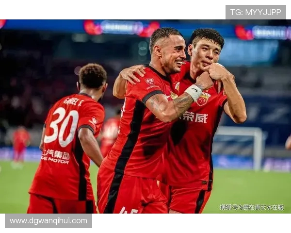 亚冠激战上海上港迎战强敌全力争胜展现球队风采