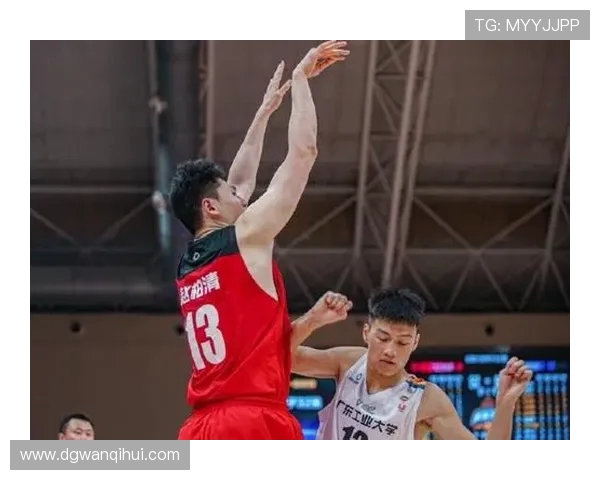 四中与清华篮球对决精彩纷呈谁能在赛场上笑到最后 四中与清华篮球对决精彩纷呈谁能在赛场上笑到最后